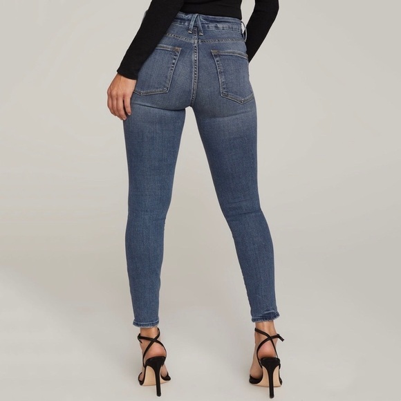 Good American Good Legs Crop‎ Jeans, Light Wash - Picture 9 of 10